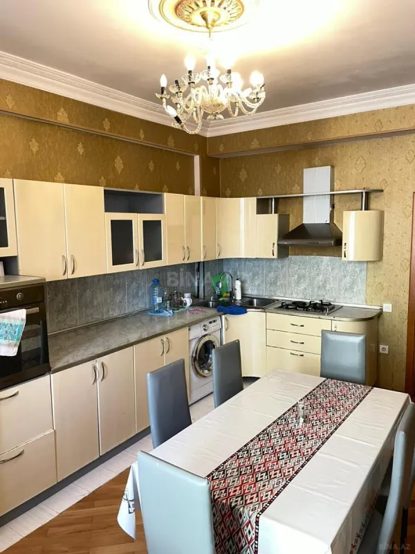 Kirayə verilir 4 otaqlı mənzil 160 m²