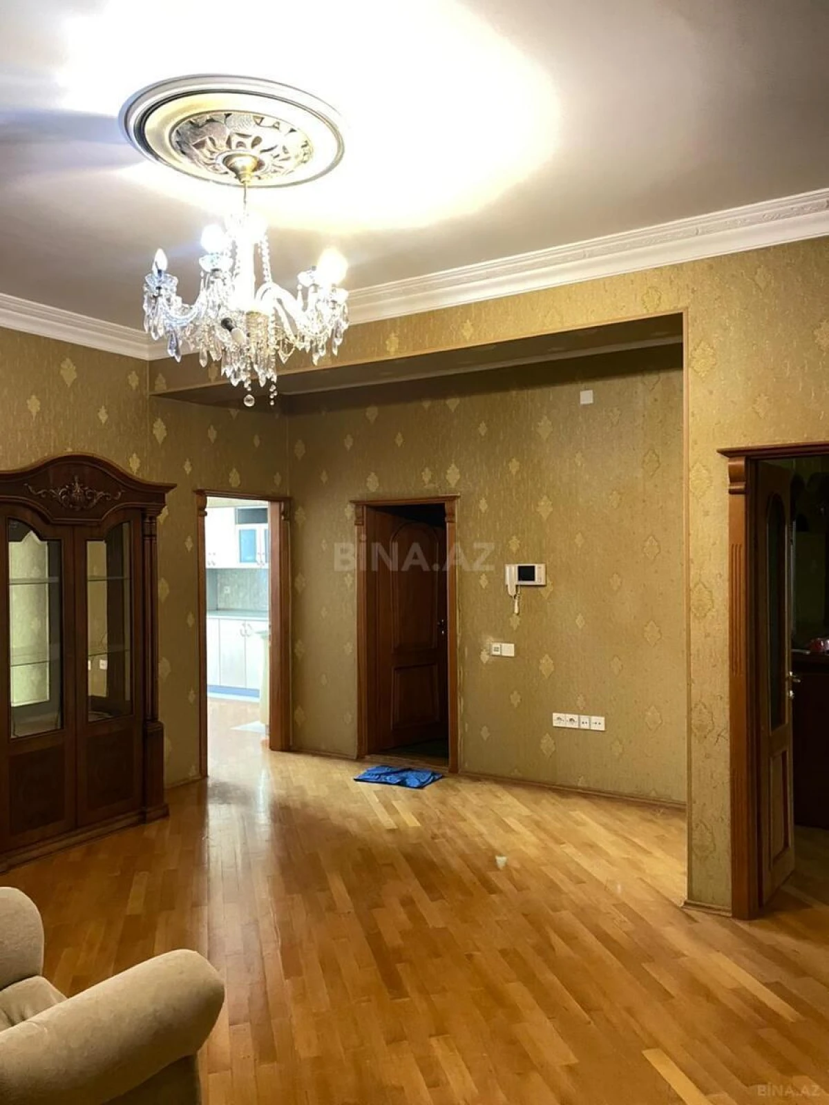Kirayə verilir 4 otaqlı mənzil 160 m²
