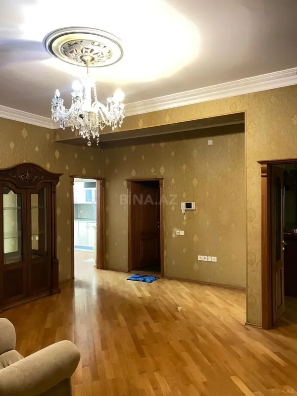 Kirayə verilir 4 otaqlı mənzil 160 m²