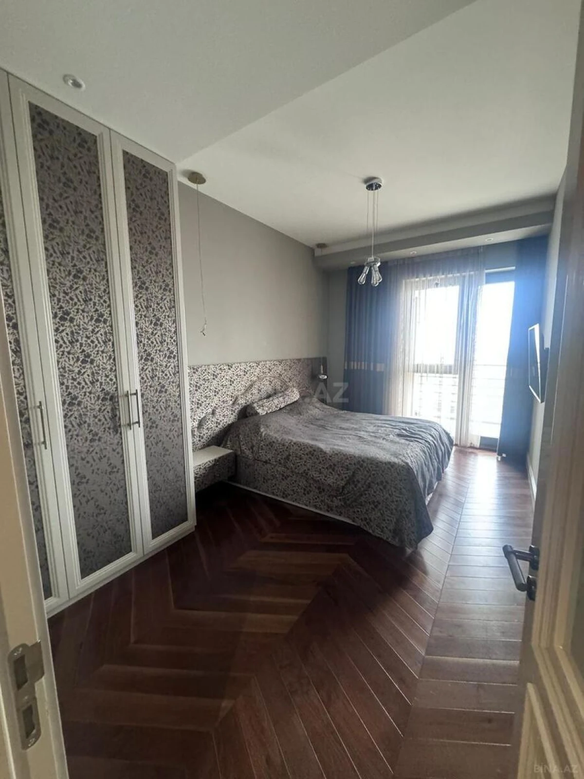 Satılır 3 otaqlı mənzil 120 m²