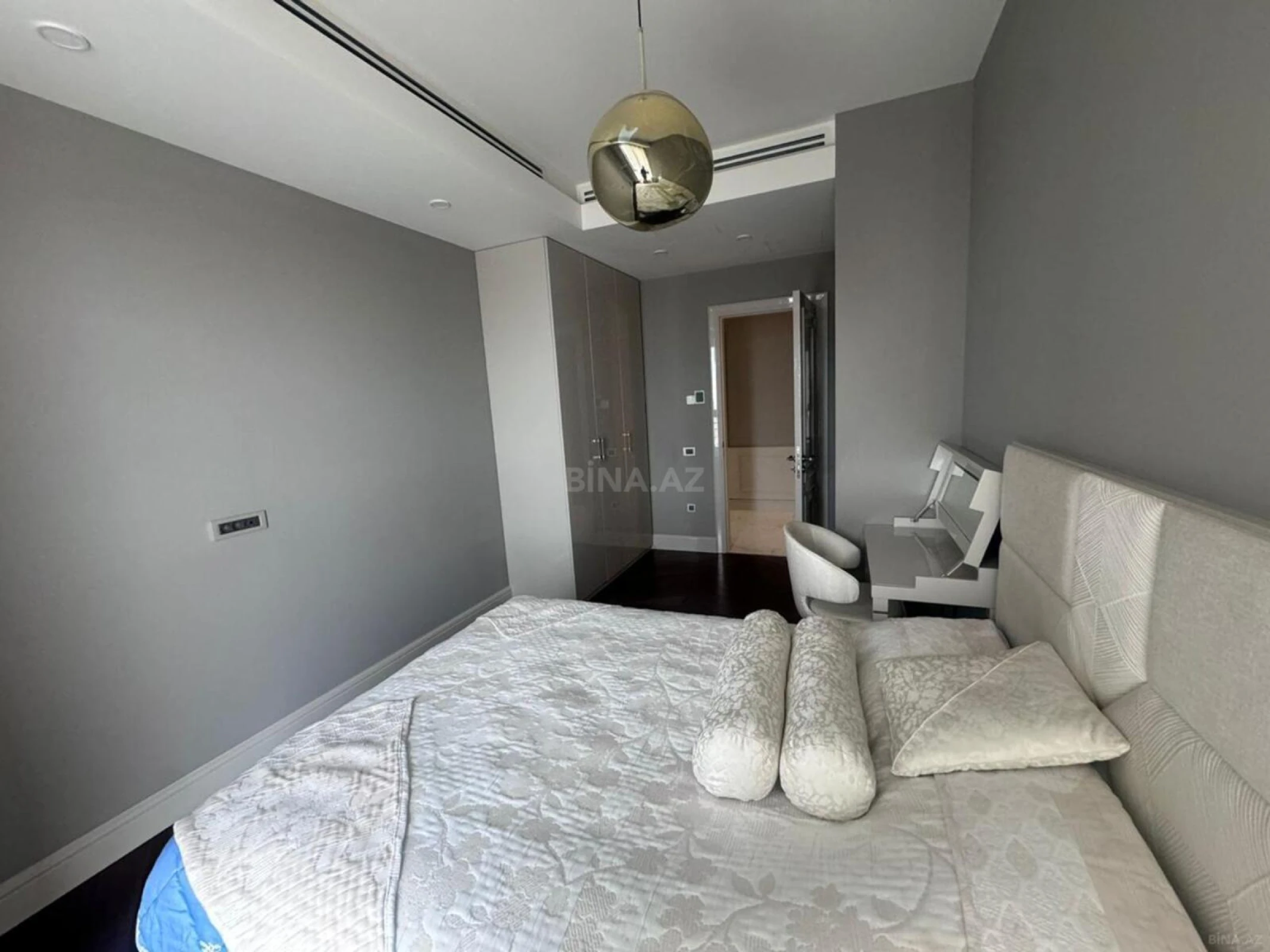 Satılır 3 otaqlı mənzil 120 m²