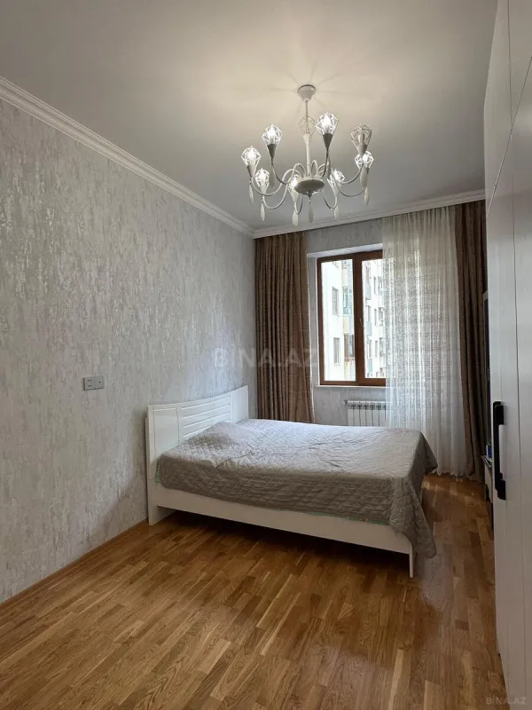 Satılır 3 otaqlı mənzil 105 m²