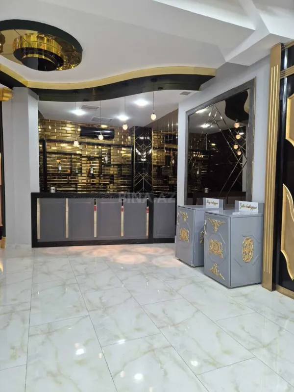 Satılır obyekt 900 m²