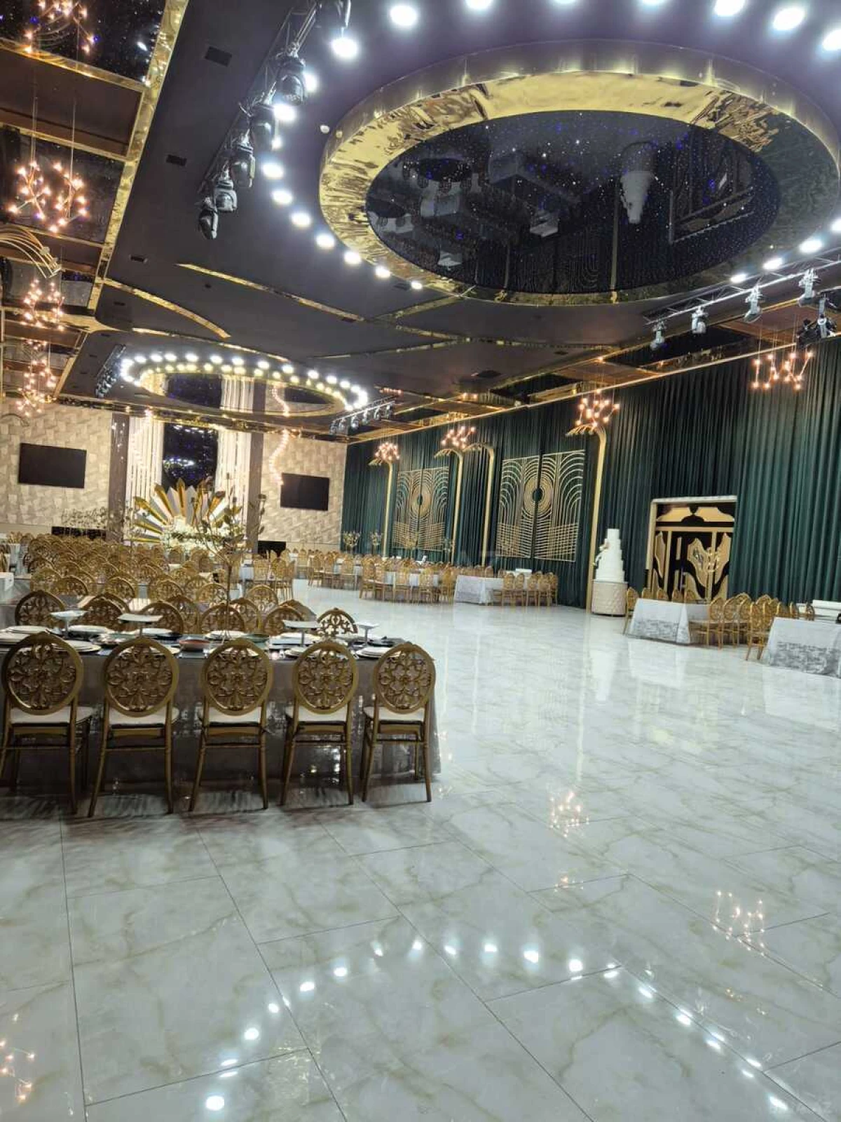 Satılır obyekt 900 m²