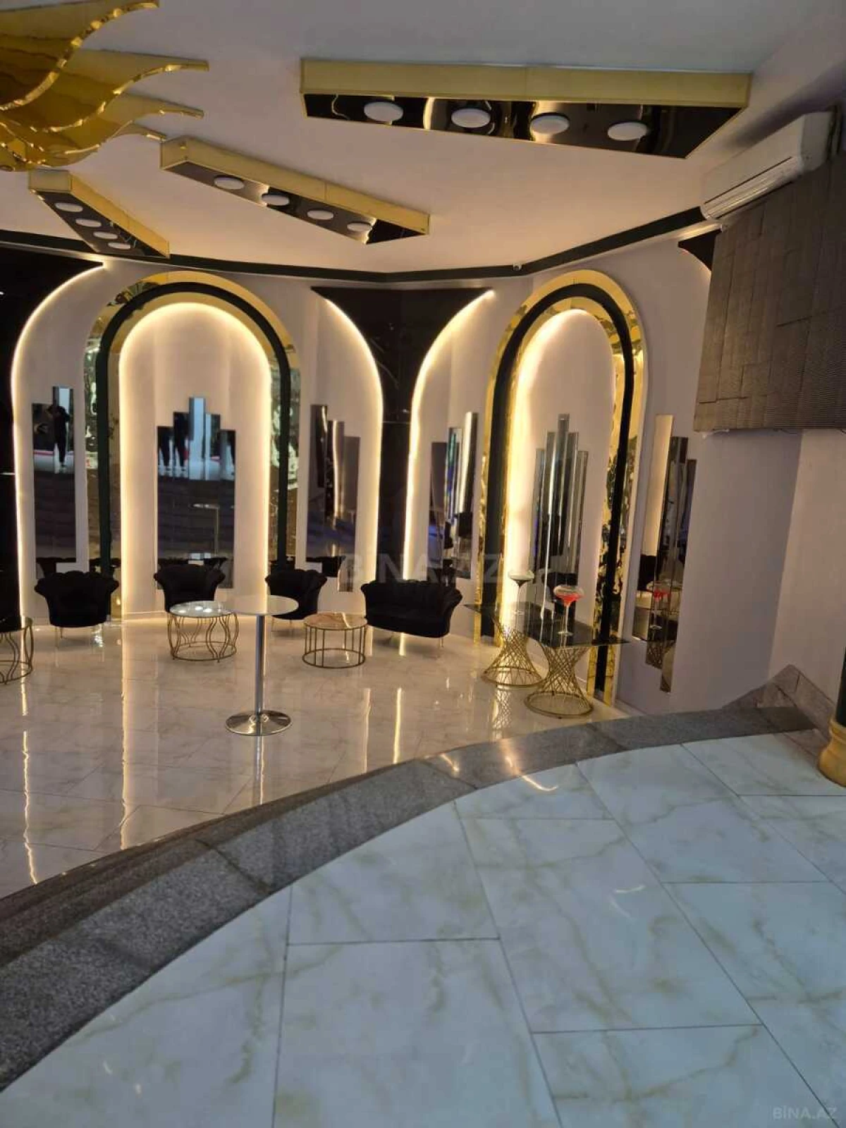 Satılır obyekt 900 m²