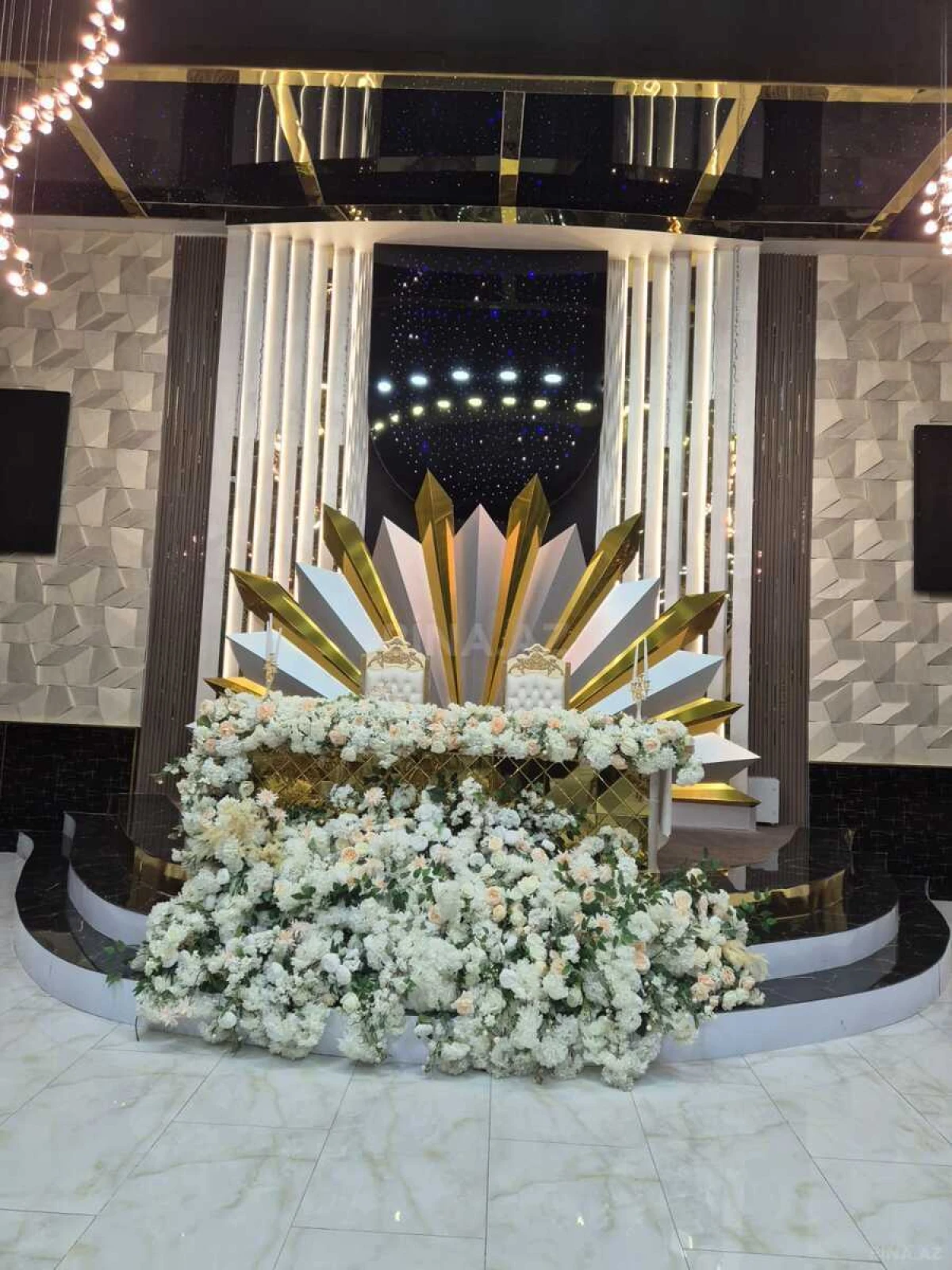 Satılır obyekt 900 m²