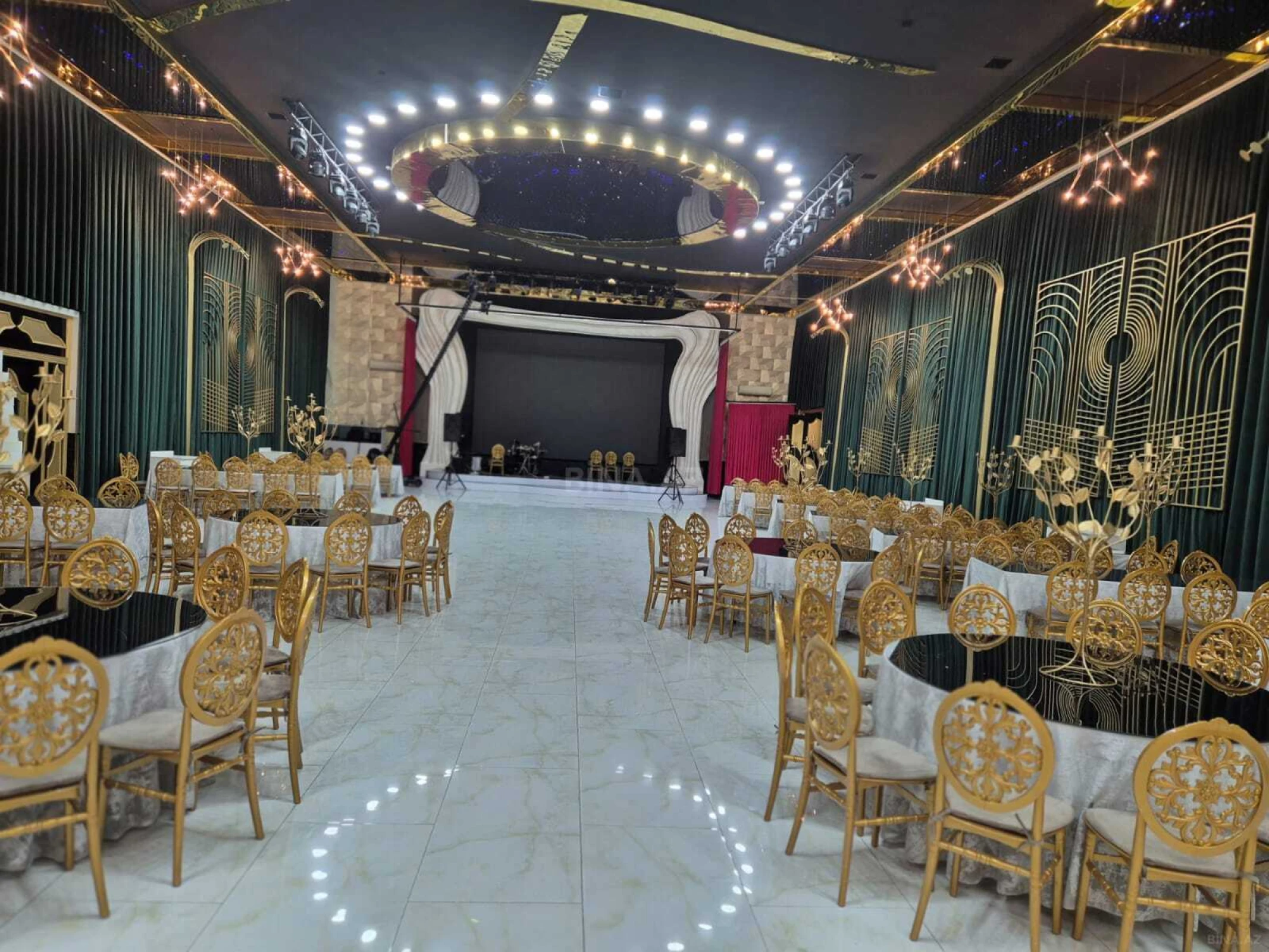 Satılır obyekt 900 m²