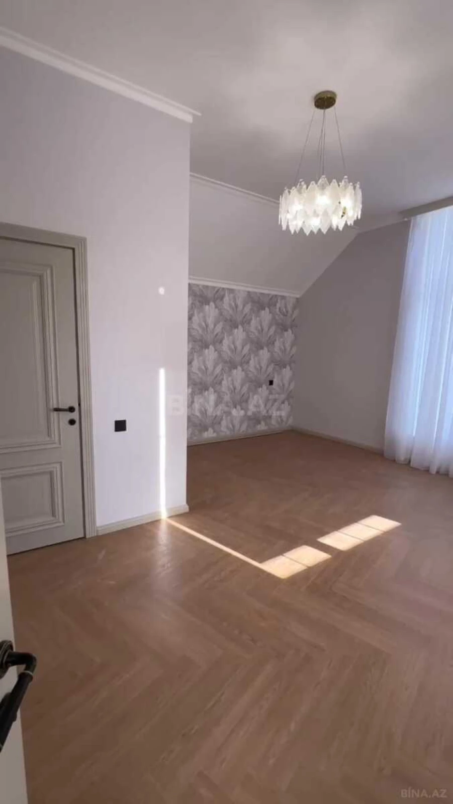 Satılır 5 otaqlı həyət evi 220 m²