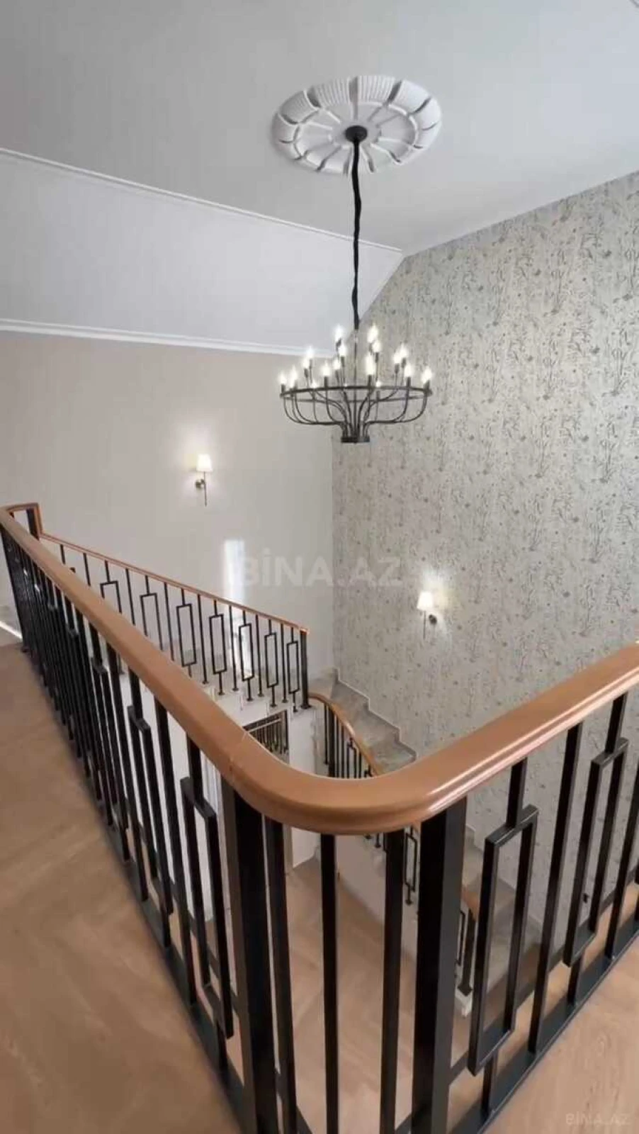 Satılır 5 otaqlı həyət evi 220 m²