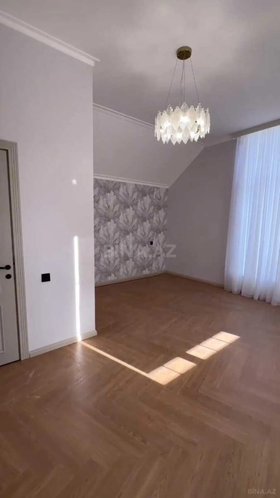 Satılır 5 otaqlı həyət evi 220 m²