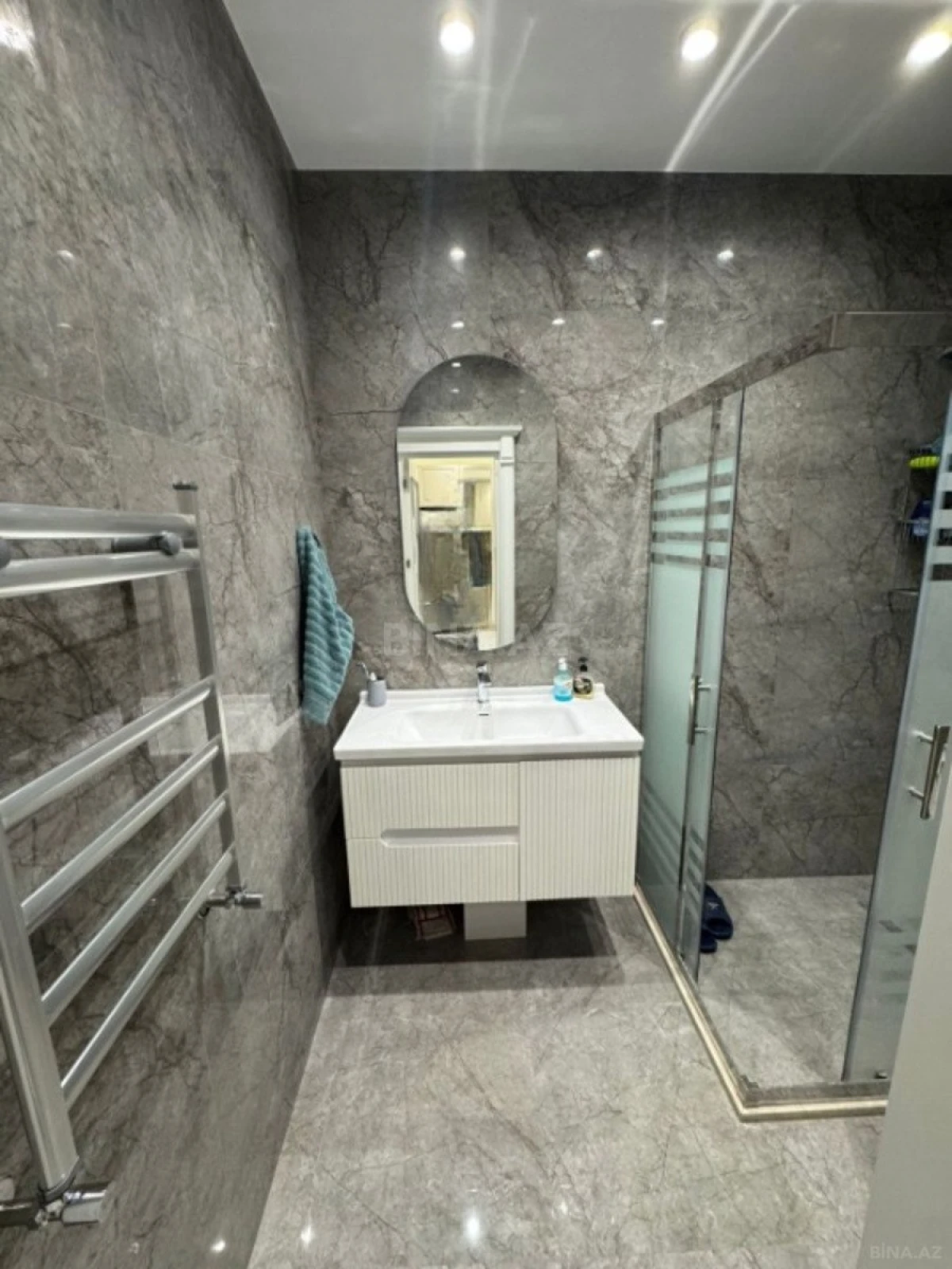 Kirayə verilir 2 otaqlı mənzil 80 m²