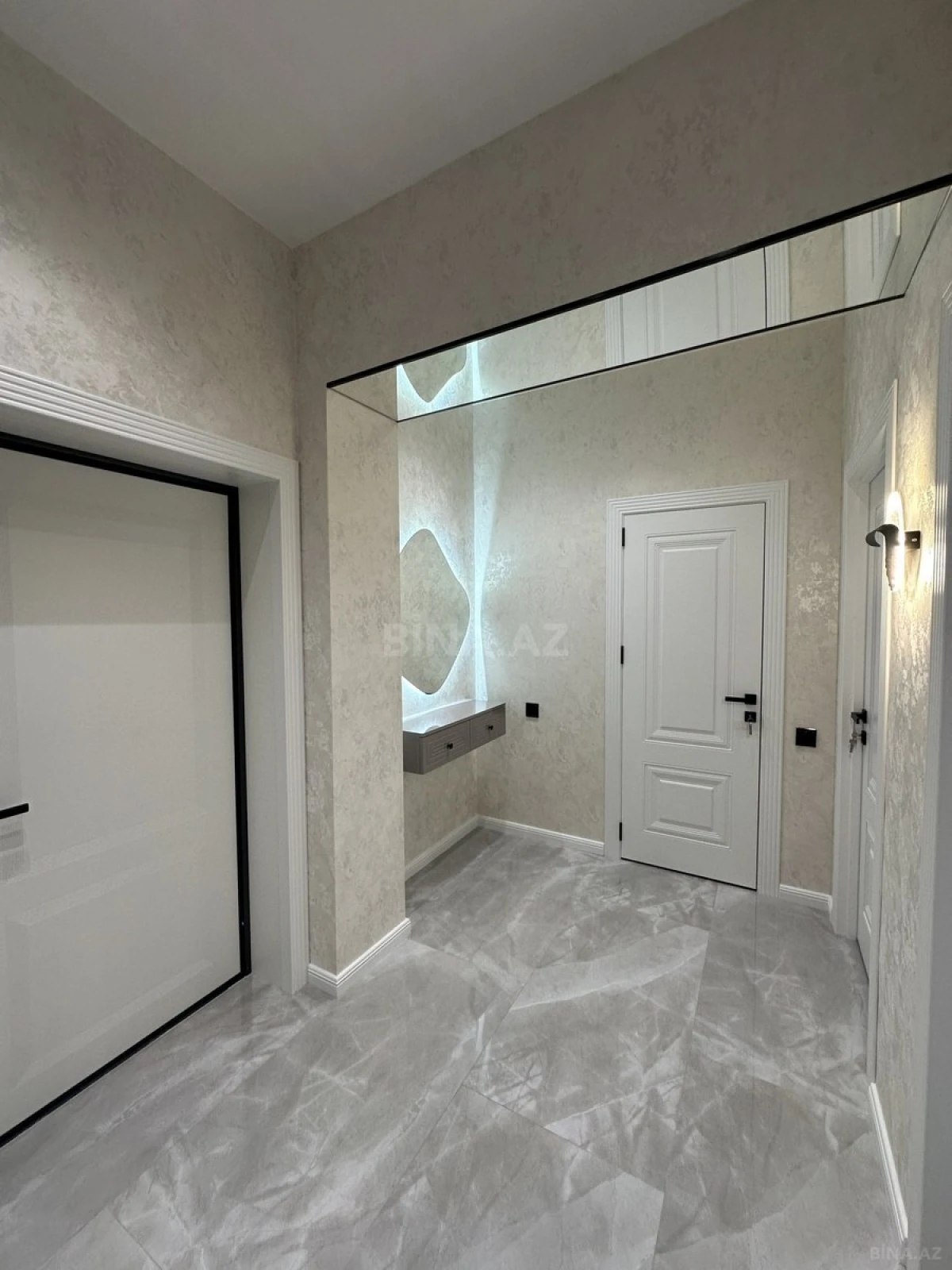 Satılır 2 otaqlı mənzil 68 m²