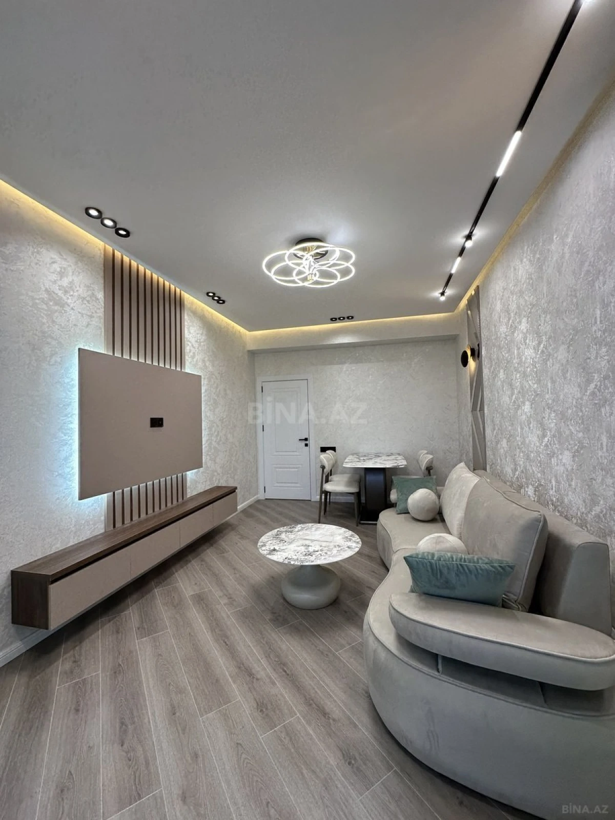 Satılır 2 otaqlı mənzil 68 m²