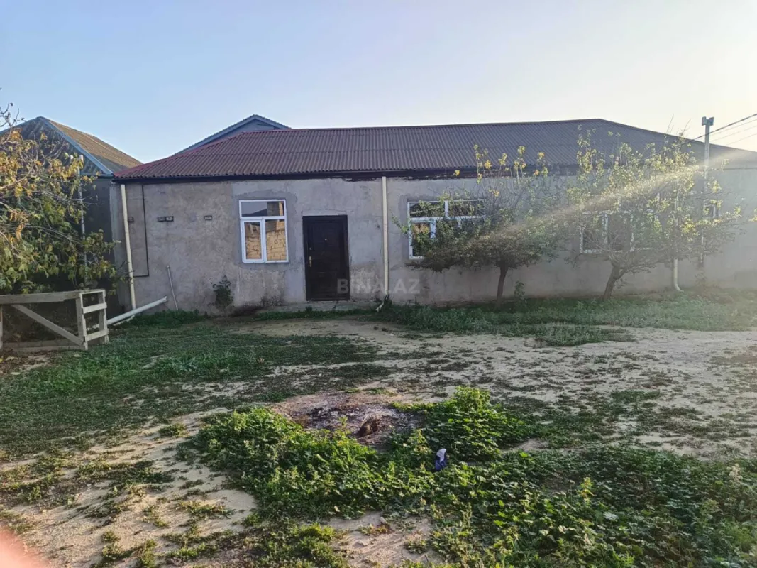 Satılır 10 otaqlı həyət evi 345 m²