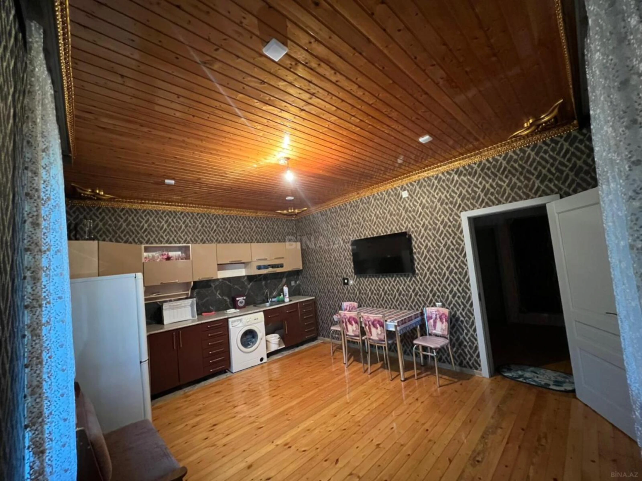 Satılır 10 otaqlı həyət evi 345 m²