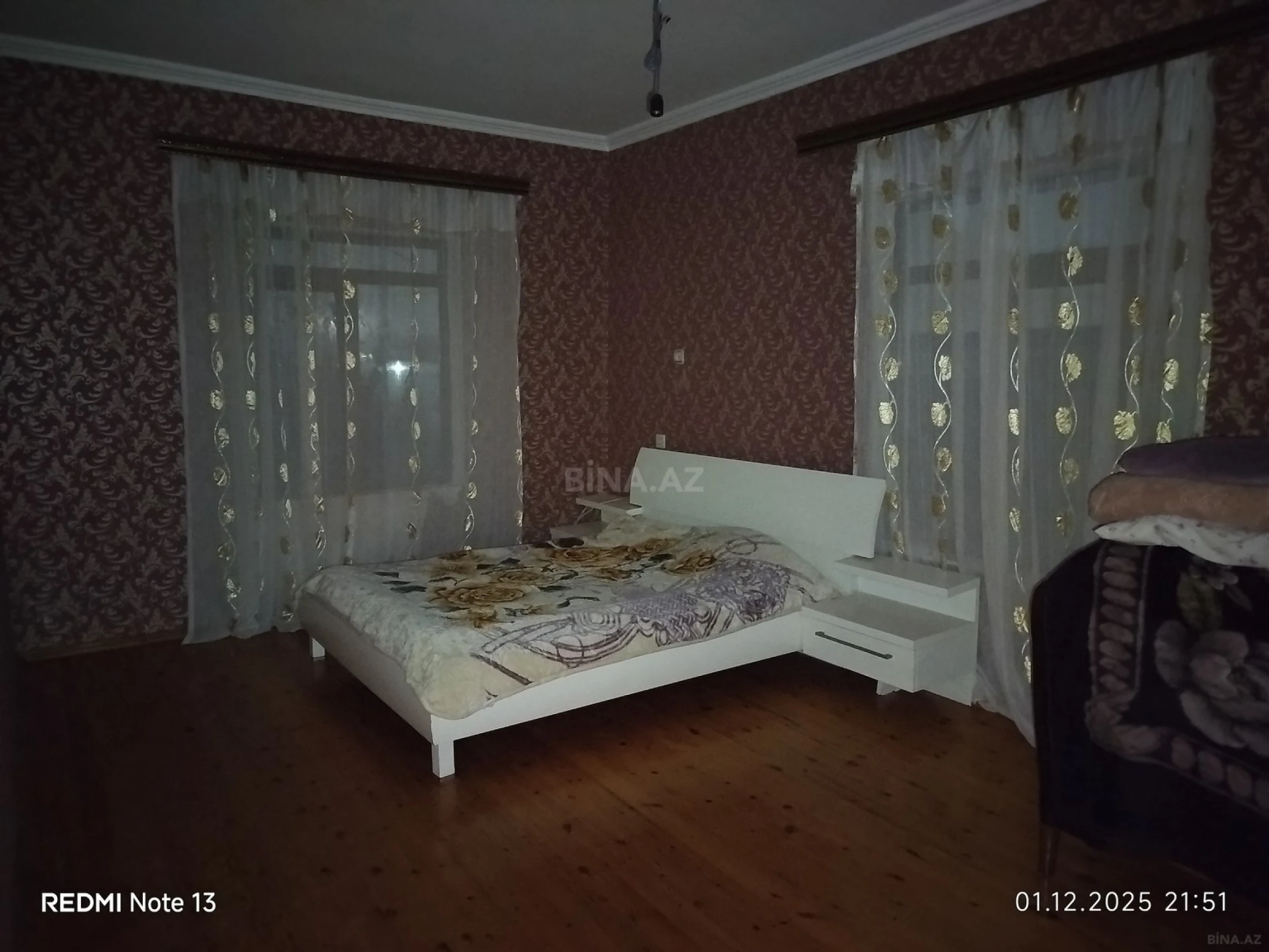 Satılır 10 otaqlı həyət evi 345 m²