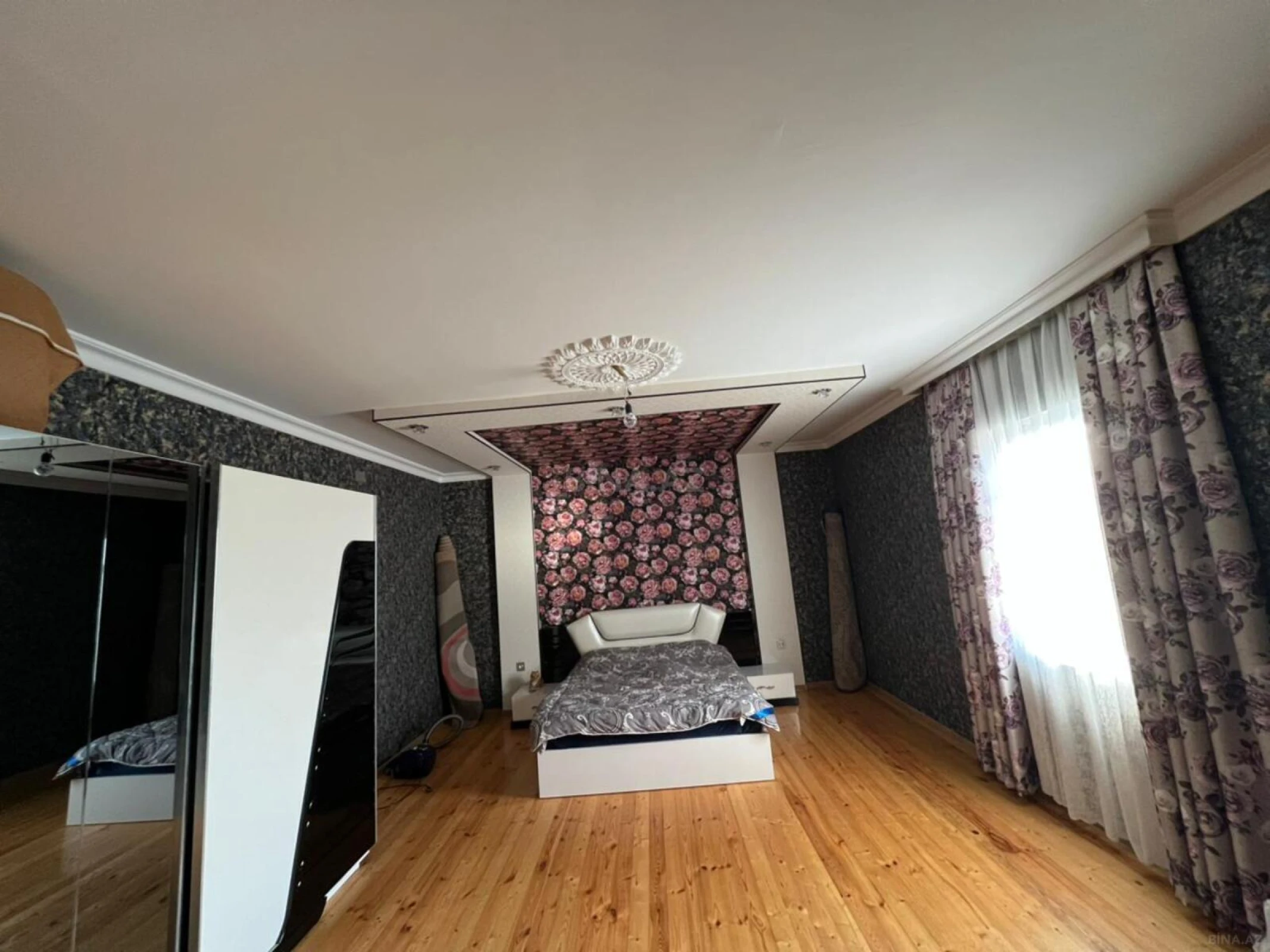 Satılır 10 otaqlı həyət evi 345 m²