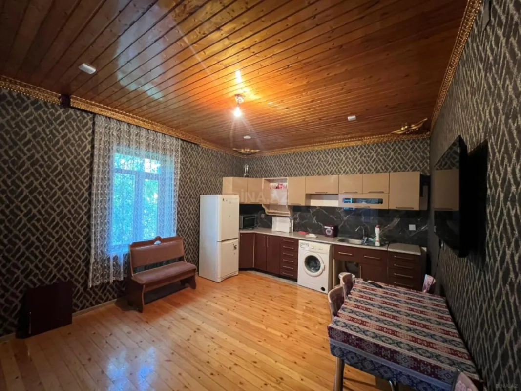 Satılır 10 otaqlı həyət evi 345 m²
