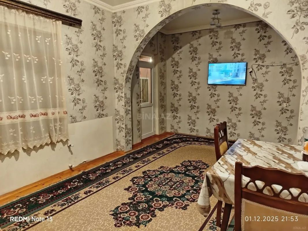 Satılır 10 otaqlı həyət evi 345 m²
