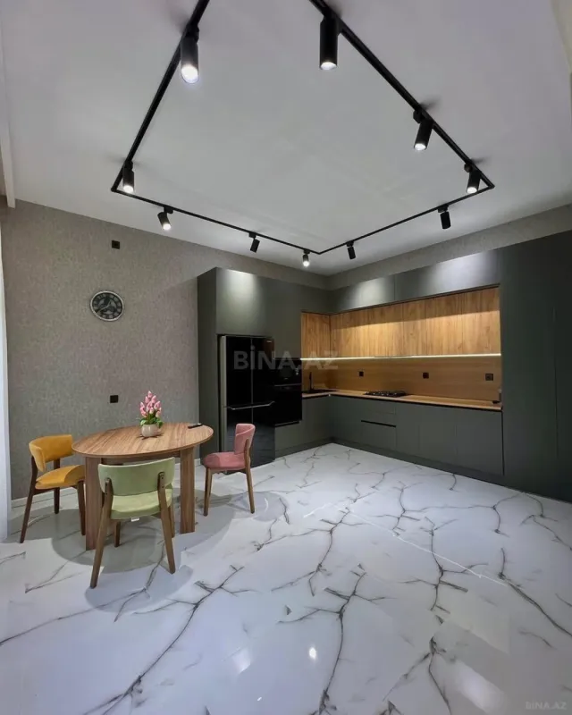 Kirayə verilir 5 otaqlı həyət evi 300 m²