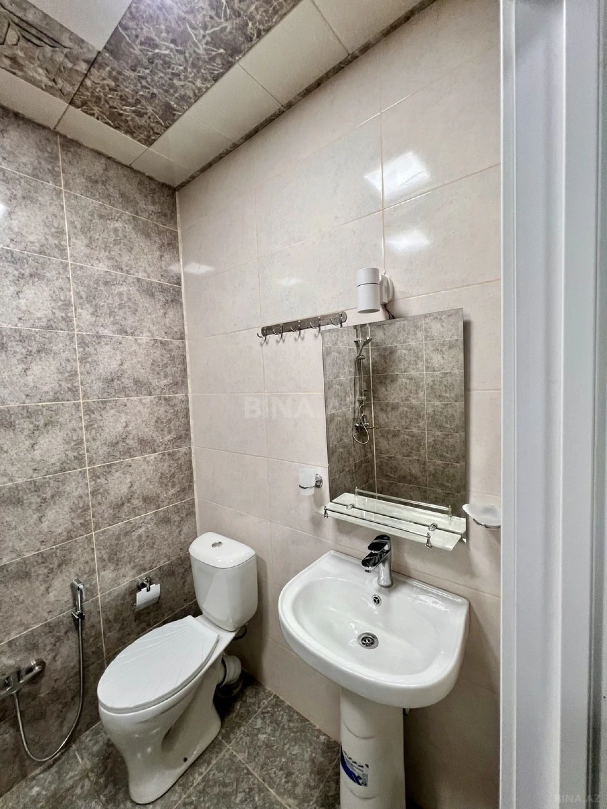 Kirayə verilir 1 otaqlı mənzil 60 m²