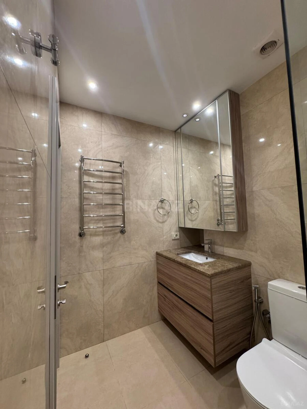 Kirayə verilir 4 otaqlı mənzil 170 m²