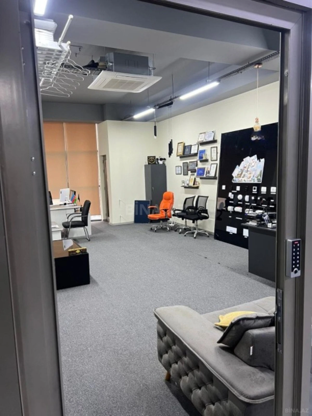 Kirayə verilir 1 otaqlı ofis 65 m²