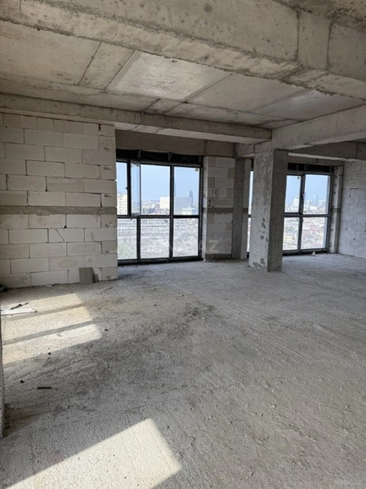 Satılır 3 otaqlı mənzil 128 m²