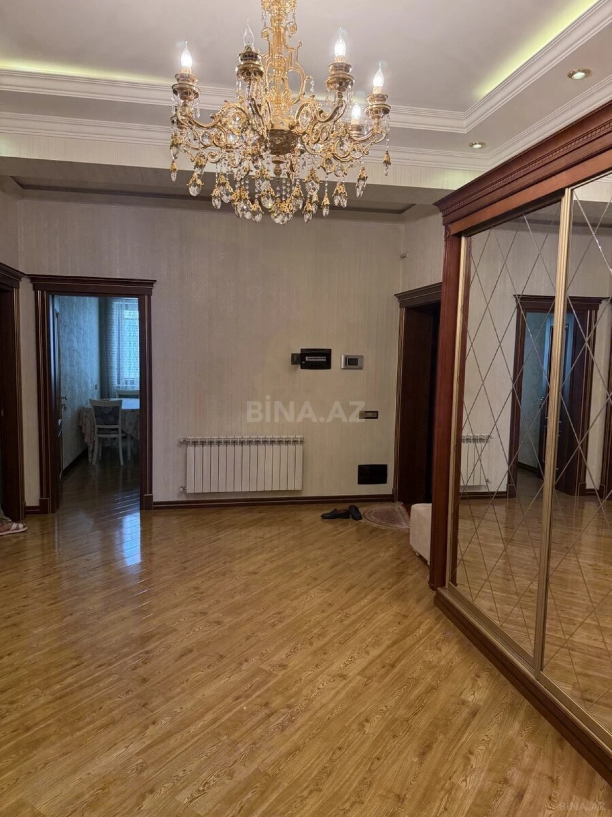 Kirayə verilir 2 otaqlı mənzil 125 m²
