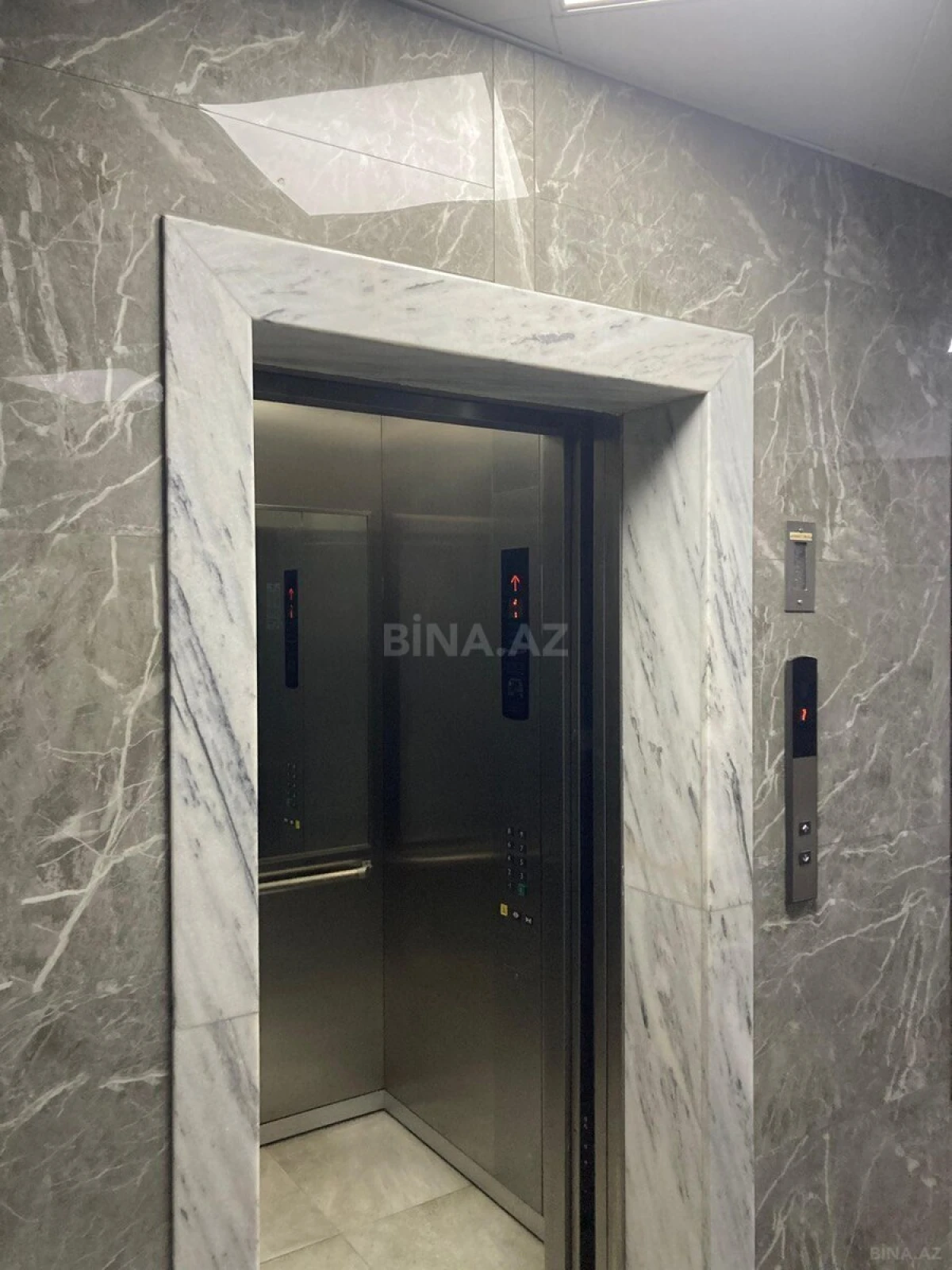 Kirayə verilir 2 otaqlı mənzil 125 m²