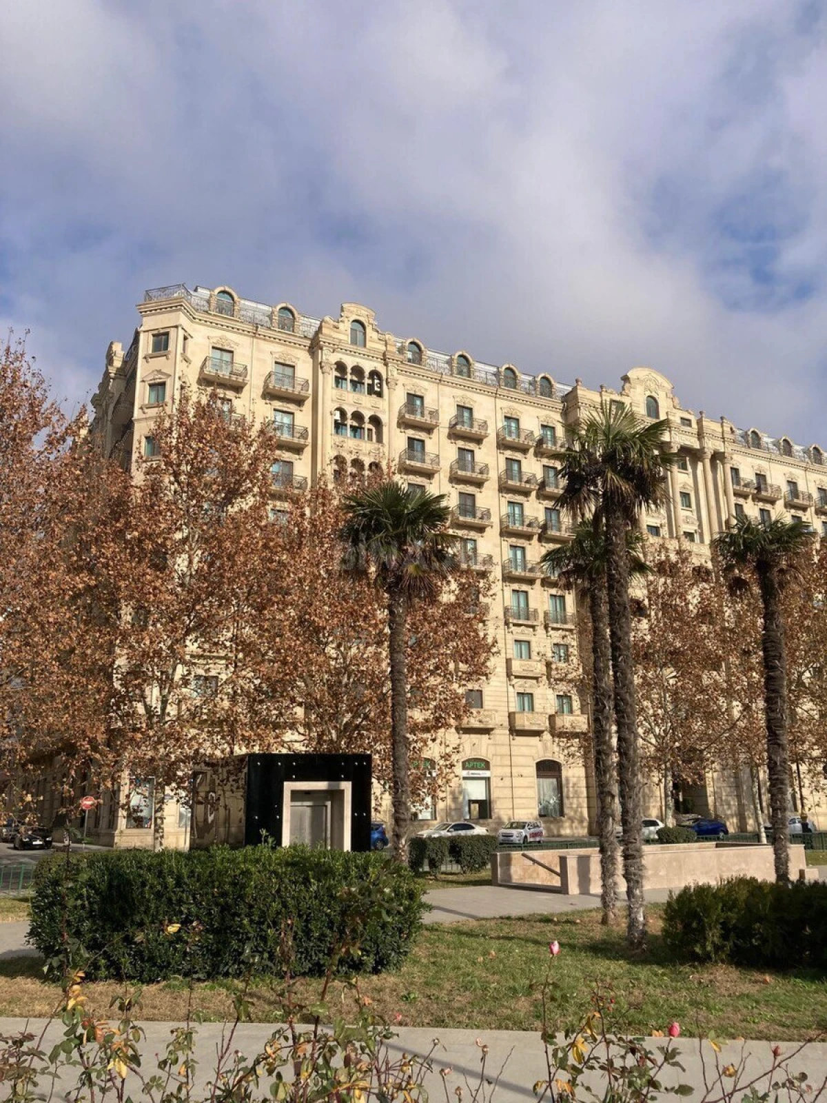 Kirayə verilir 2 otaqlı mənzil 125 m²