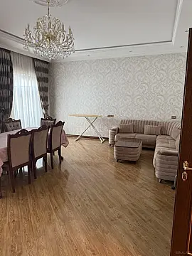 Kirayə verilir 2 otaqlı mənzil 125 m²