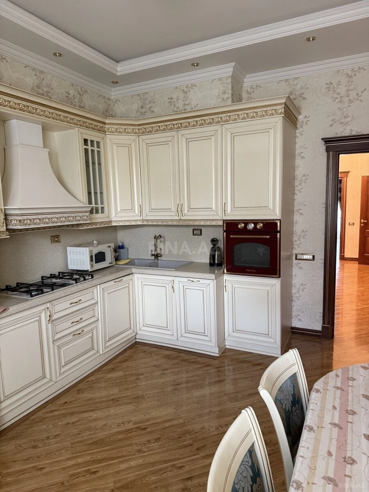 Kirayə verilir 2 otaqlı mənzil 125 m²