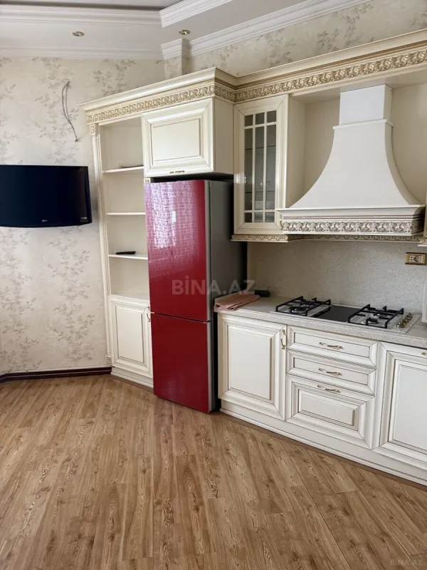 Kirayə verilir 2 otaqlı mənzil 125 m²