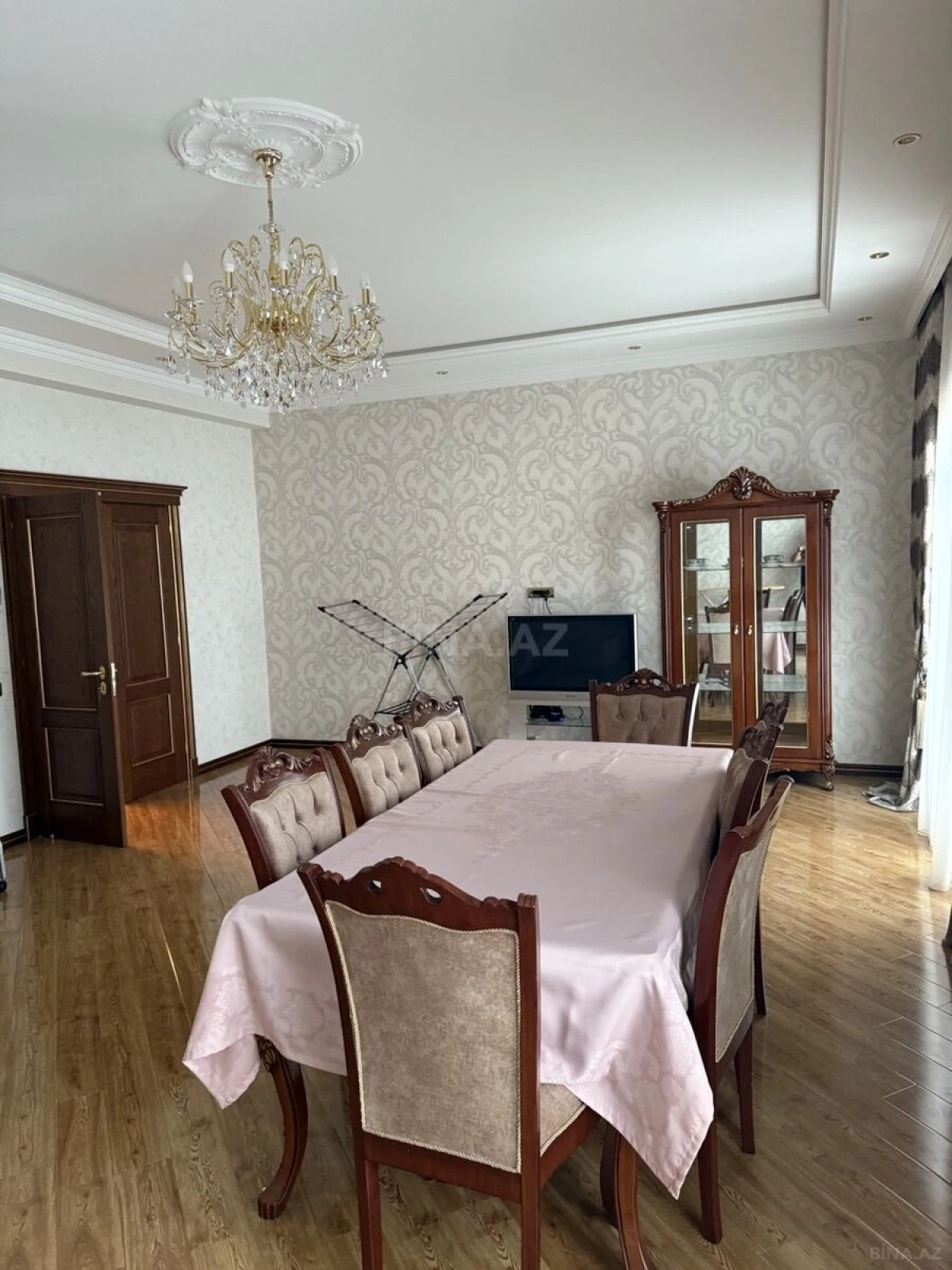 Kirayə verilir 2 otaqlı mənzil 125 m²