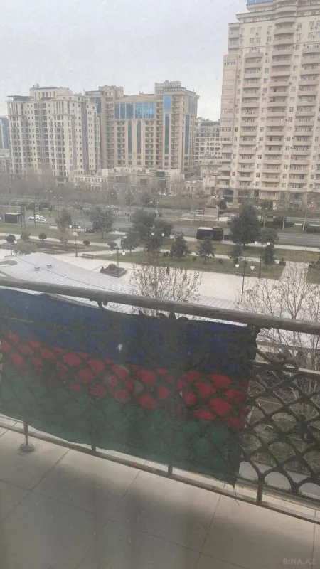 Kirayə verilir 2 otaqlı mənzil 125 m²