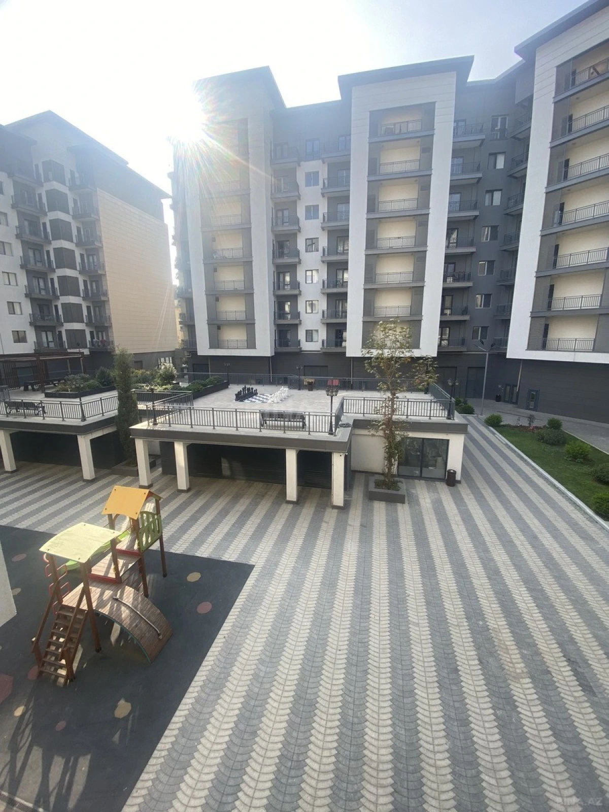 Satılır 3 otaqlı mənzil 164 m²