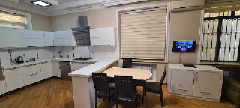 Kirayə verilir 7 otaqlı həyət evi 450 m²