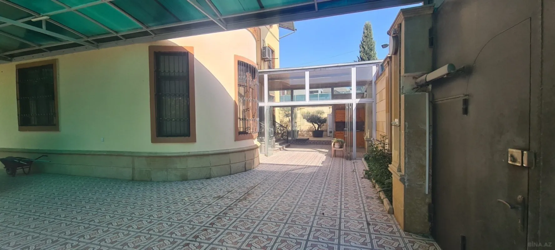 Kirayə verilir 7 otaqlı həyət evi 450 m²