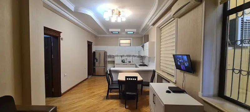 Kirayə verilir 7 otaqlı həyət evi 450 m²