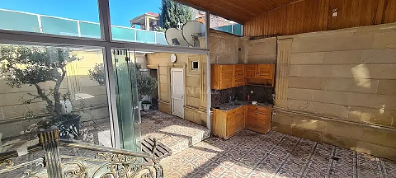 Kirayə verilir 7 otaqlı həyət evi 450 m²