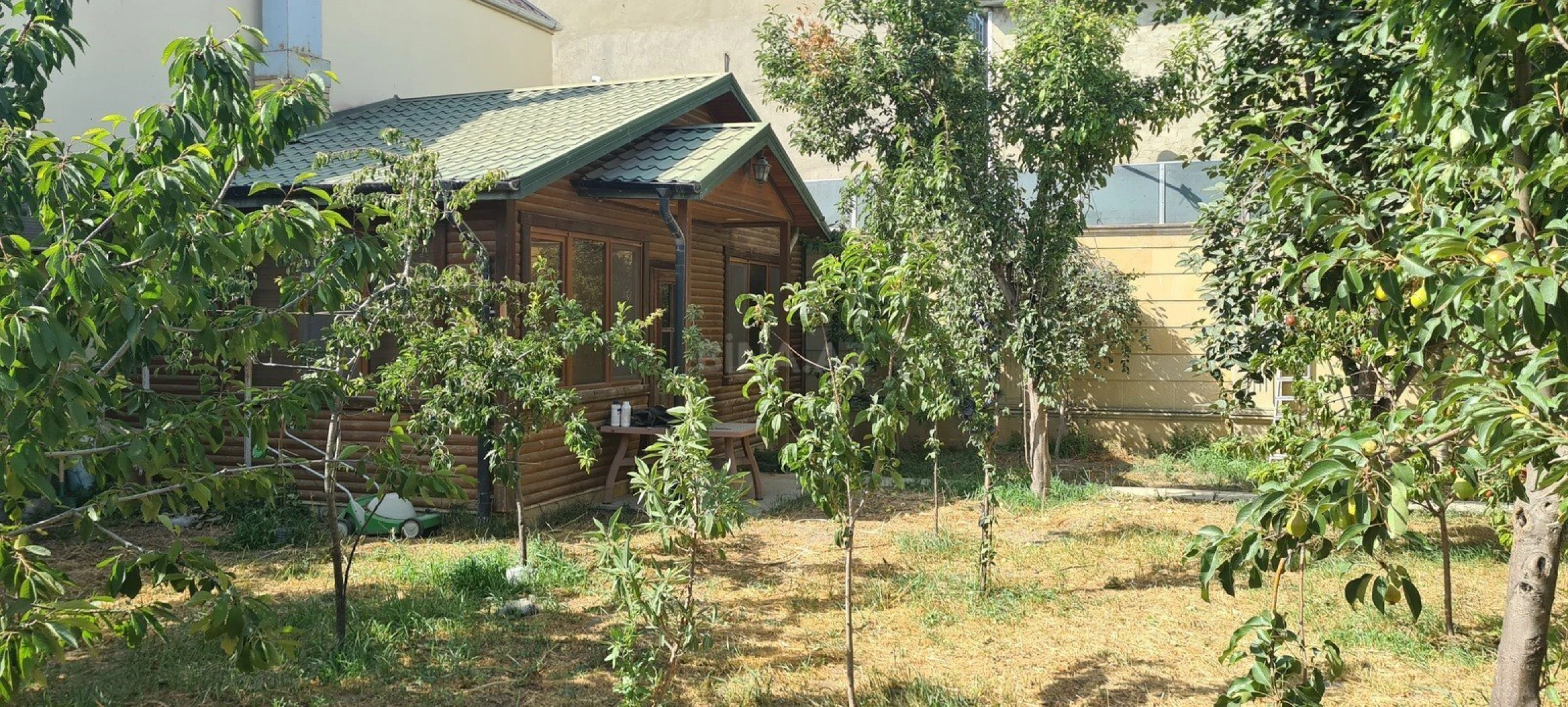 Kirayə verilir 7 otaqlı həyət evi 450 m²