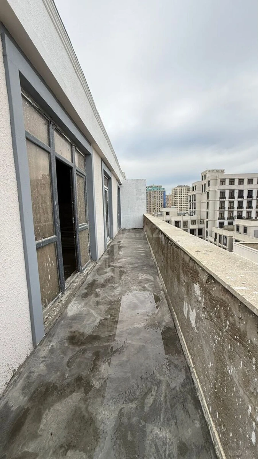 Satılır 3 otaqlı mənzil 140 m²