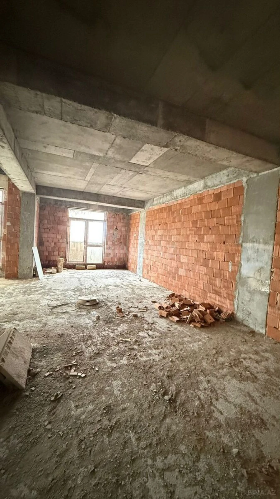 Satılır 3 otaqlı mənzil 140 m²