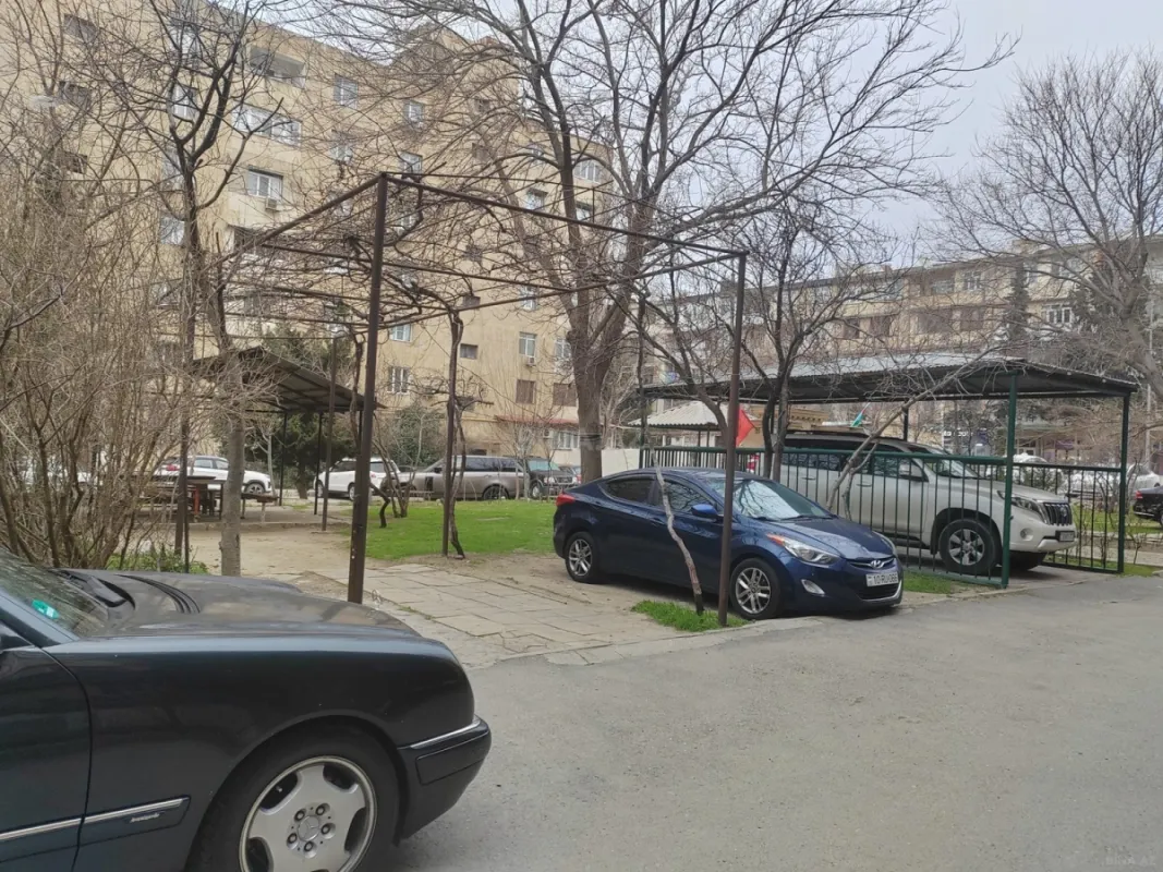 Satılır 4 otaqlı mənzil 90 m²