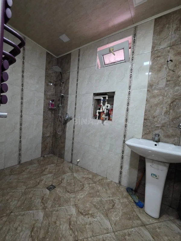 Satılır 5 otaqlı həyət evi 200 m²
