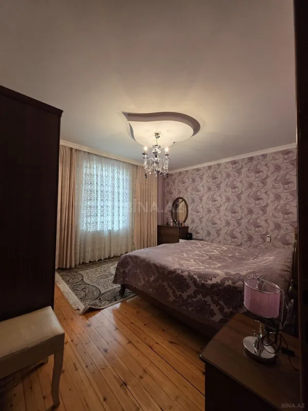 Satılır 5 otaqlı həyət evi 200 m²