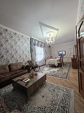 Satılır 5 otaqlı həyət evi 200 m²