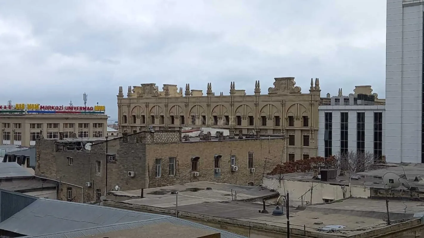 Satılır 3 otaqlı mənzil 132 m²