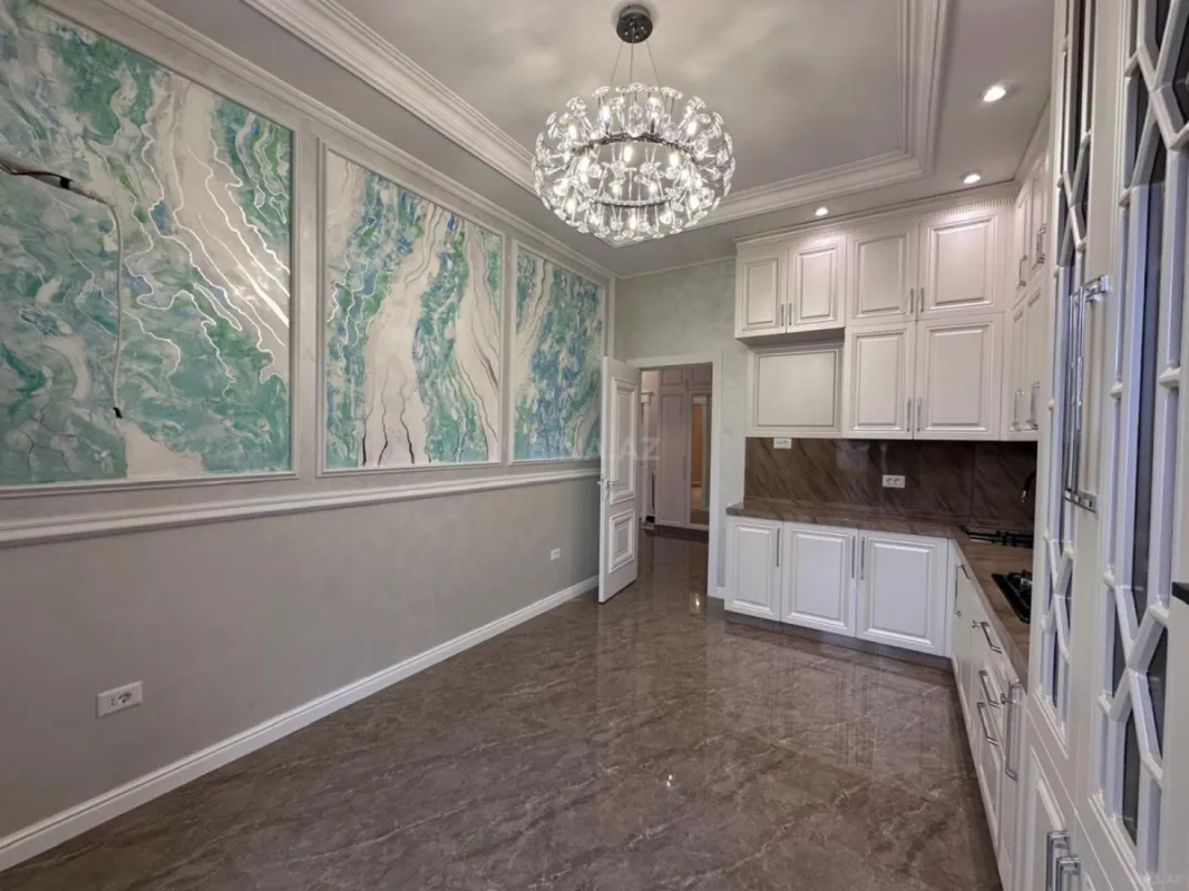 Satılır 3 otaqlı mənzil 132 m²